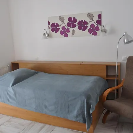 Adam & Eva Apartamento Piest'any